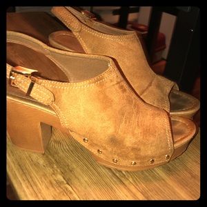 COPY - Suede light tan wooden heel sandal